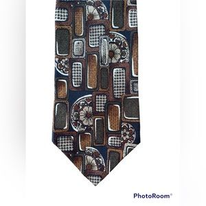 Grafton - Brown/Tan Silk Necktie.
100% silk